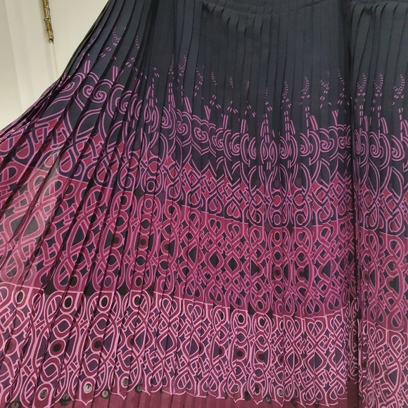 Autograph size 18 pleated A-line skirt - navy blue with purple/pink pattern - Picture 2 of 4